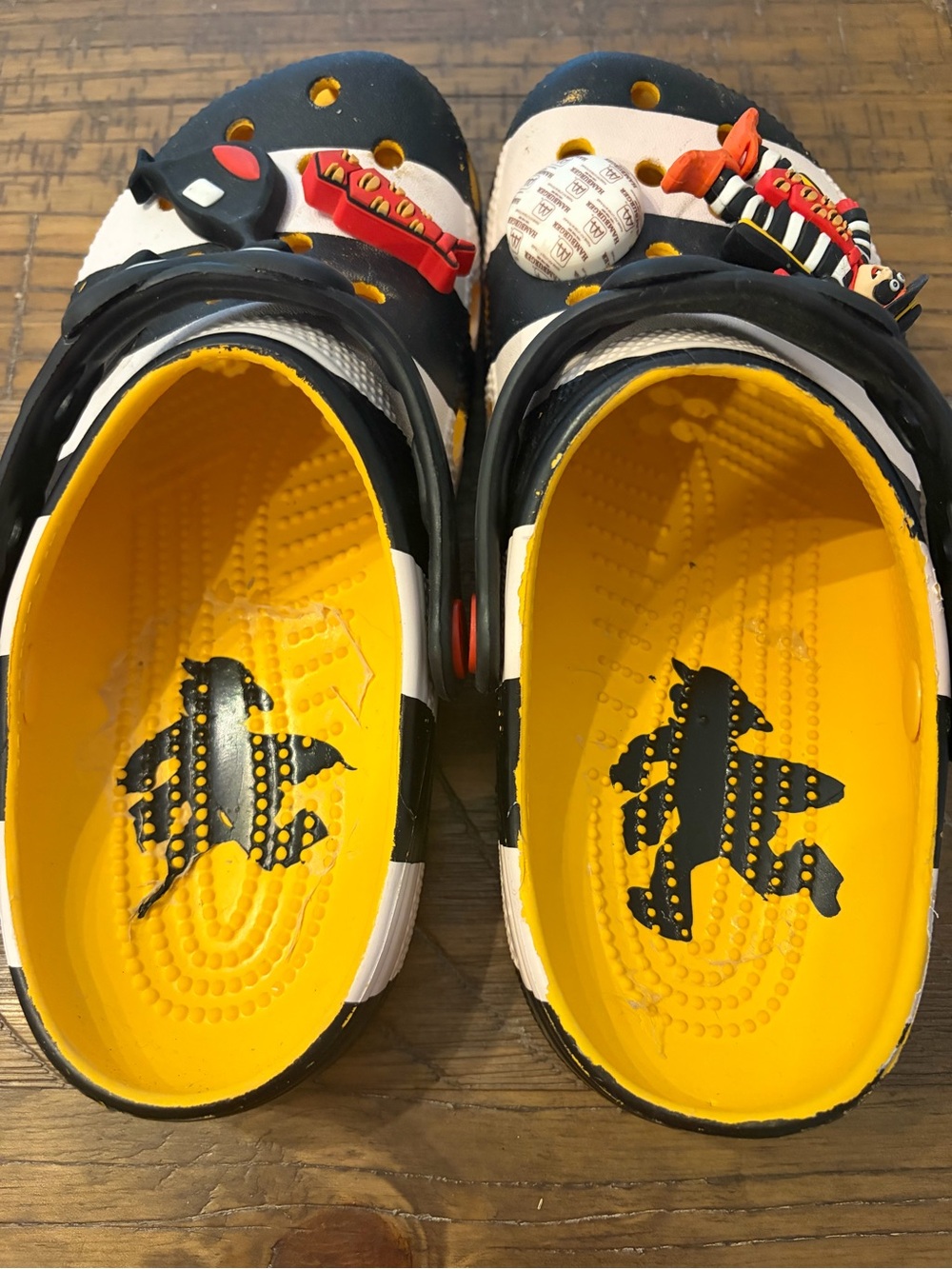 McDonald’s Hamburglar Crocs - Picture 3 of 6